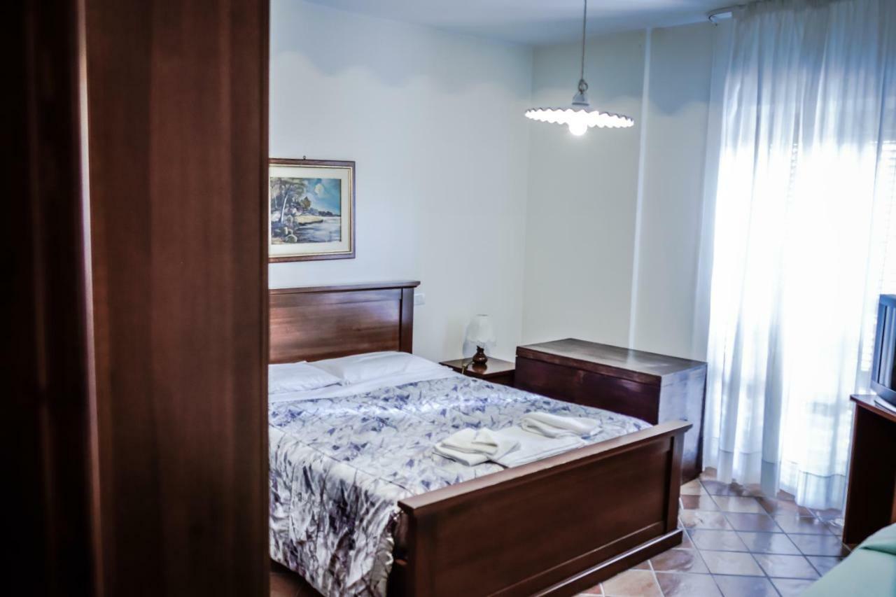 Гостевой дом "La Grancia" Country House Treia Экстерьер фото